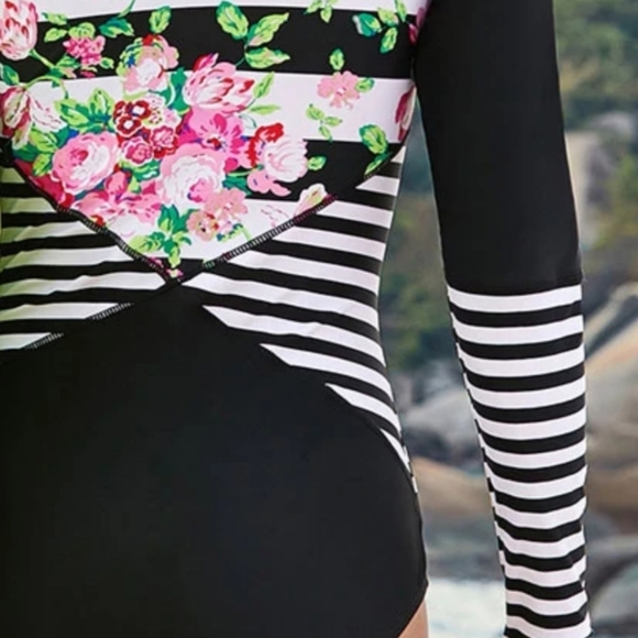 **SOLD**Floral Bodysuit/Swimwear XXL - Picture 4 of 4
